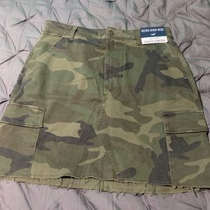 Brand new camo hollister skirt